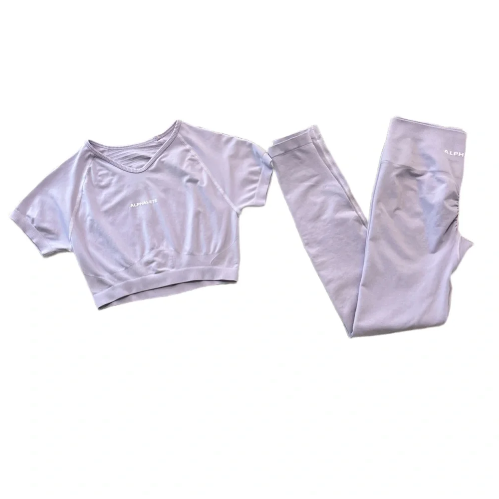 Alphalete Amplify Set with Leggings and Crop Top in Misty Lilac - Picture 4 of 14